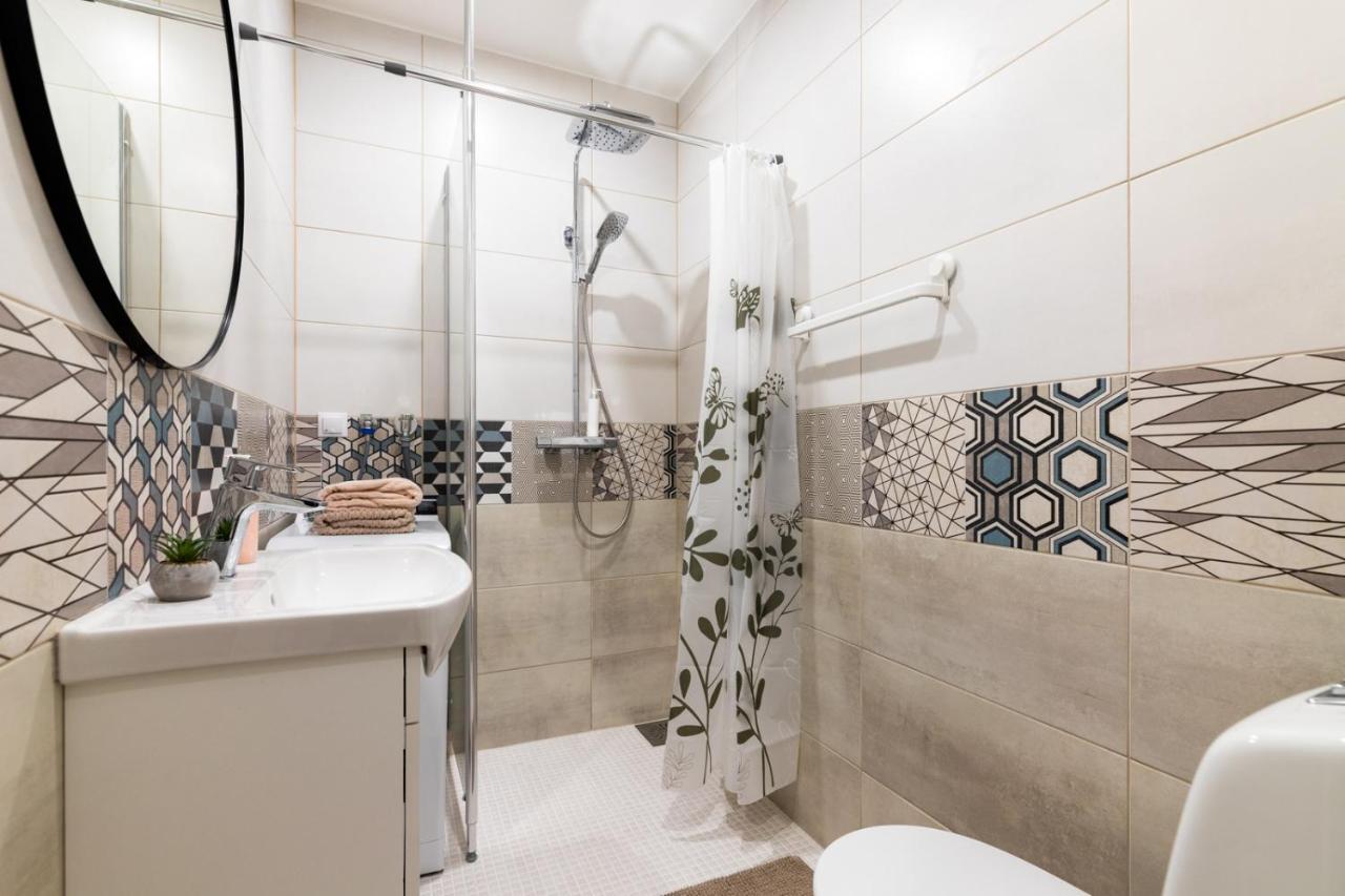 Charming 1Br In Superb Location, Free Parking & Wi-Fi Apartamento Talin Exterior foto